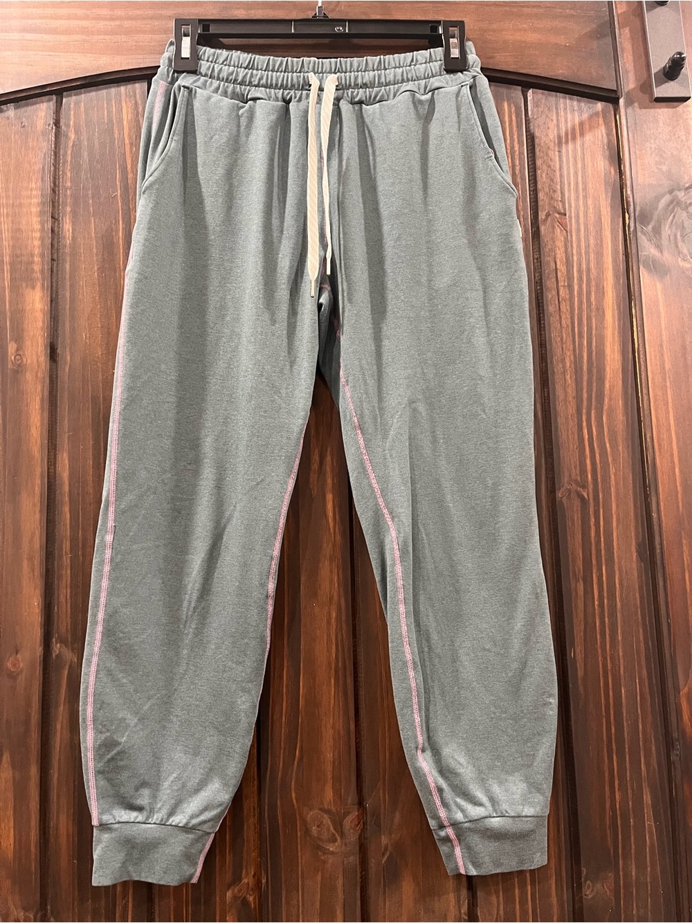 Vuori women joggers xs EUC rare find